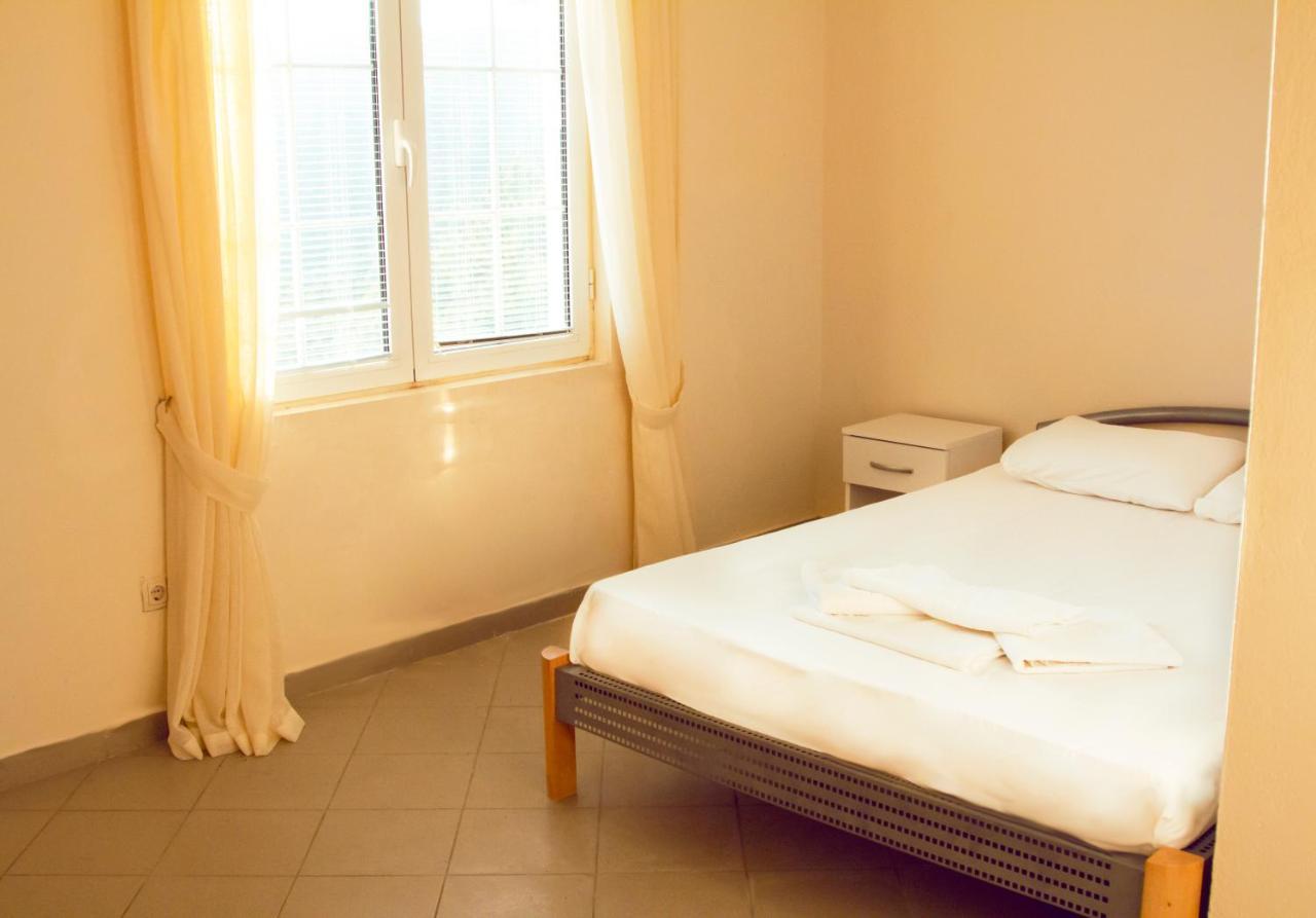 Hostel "Kraljica Snezna " ストモレ エクステリア 写真