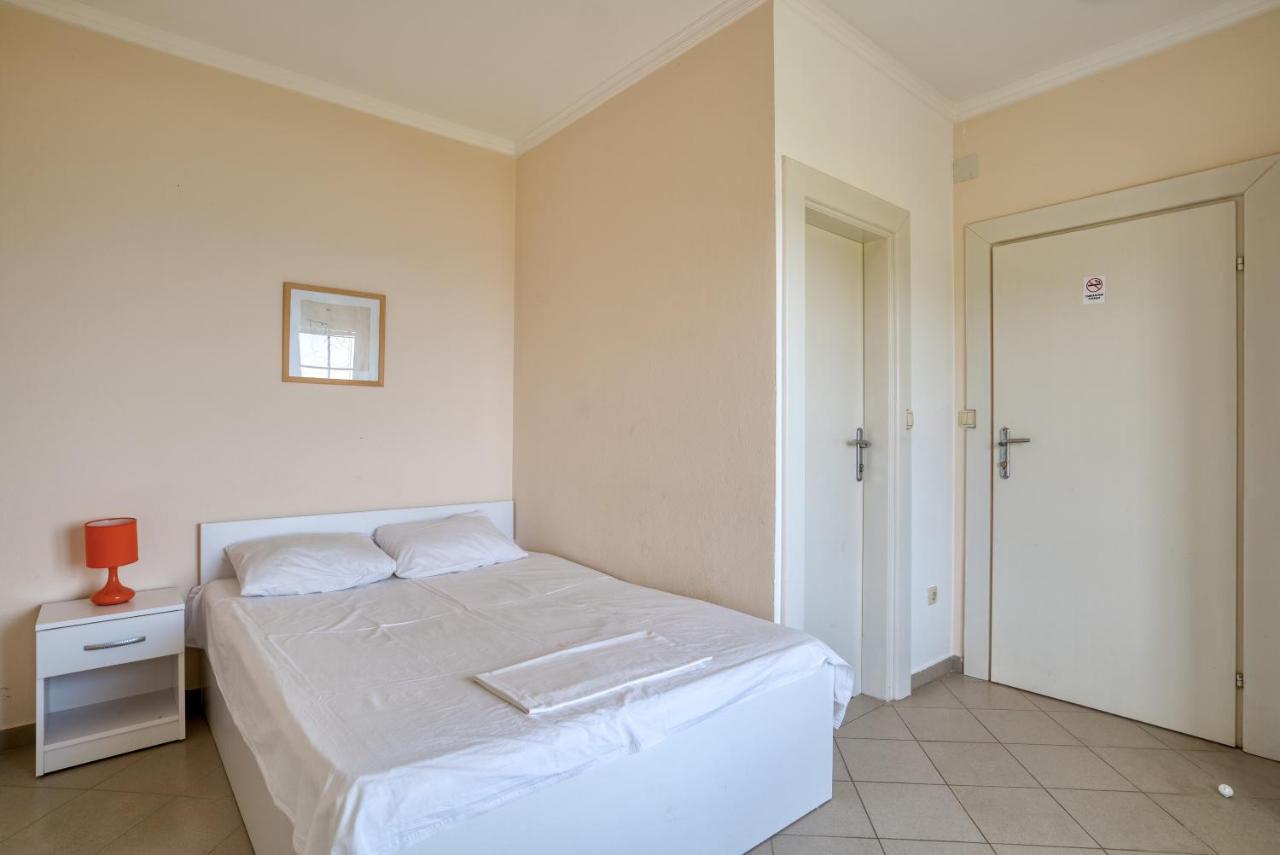 Hostel "Kraljica Snezna " ストモレ エクステリア 写真